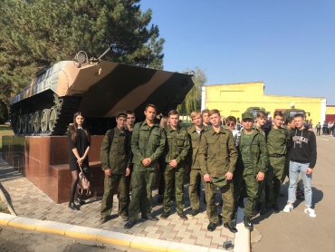 Отряд «ЮНАРМИЯ» принял участие в акции «День призывника» в воинской части № 3219.